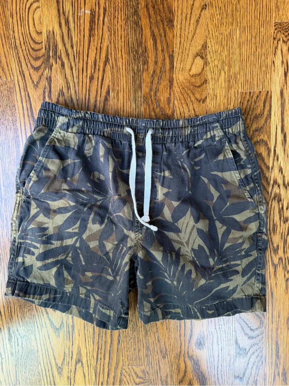 J. Crew Men’s Cotton Camo Leaf Casual Lounge Autumn Dark Green Shorts